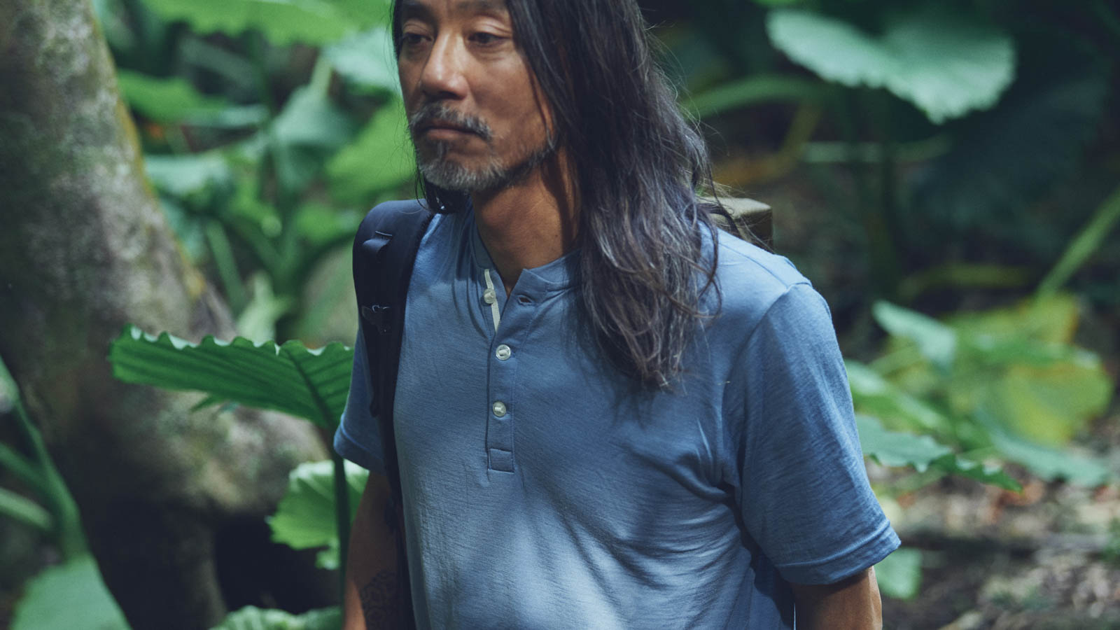 100% Light Merino Henley | 山と道 U.L. HIKE & BACKPACKING