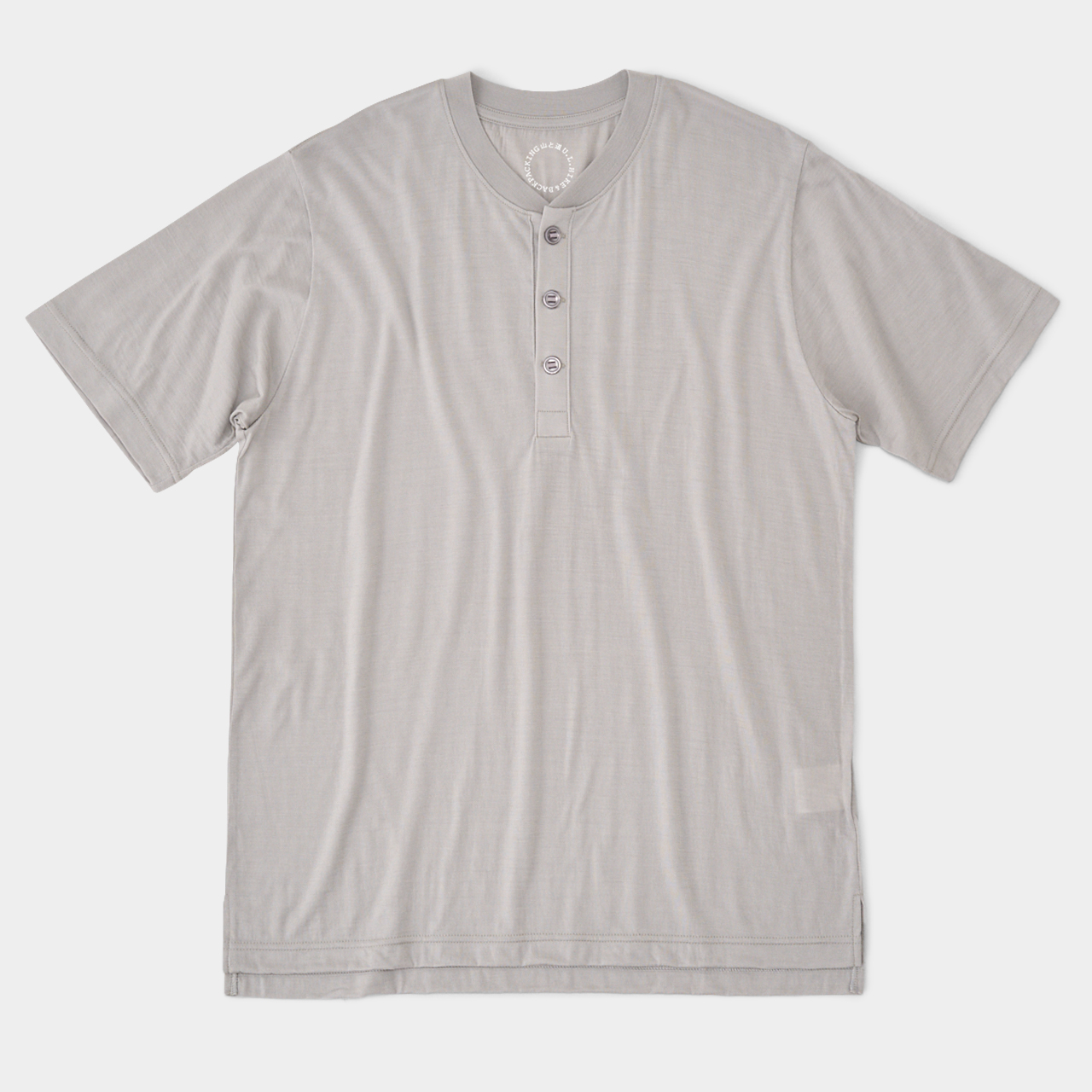 100% Merino Light Henley | 山と道 U.L. HIKE & BACKPACKING